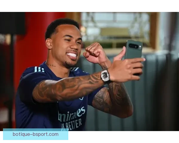 加布里埃尔连续头球破门助阿森纳攻防两端展现统治力