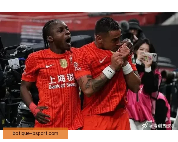 莱昂纳多连续两年进球如麻荣膺中超银靴奖助力浙江队冲击新高